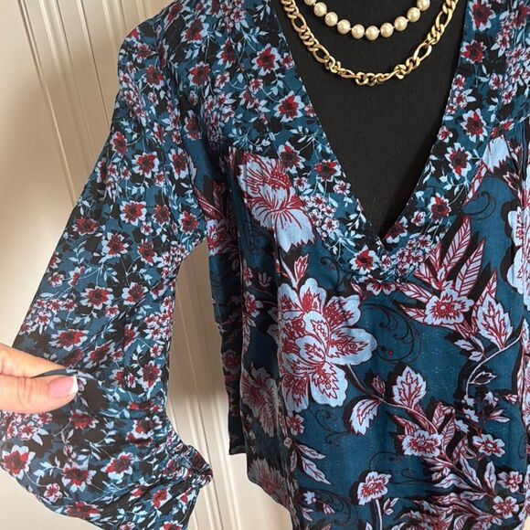 Band of the Free Long Sleeve Floral Blouse in Blue with Relaxed Style - Picture 2 of 6